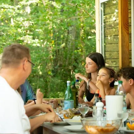 Campingplatz Confortable Avec Terrasse Pour 6 Personnes - Api-1-52-192 *